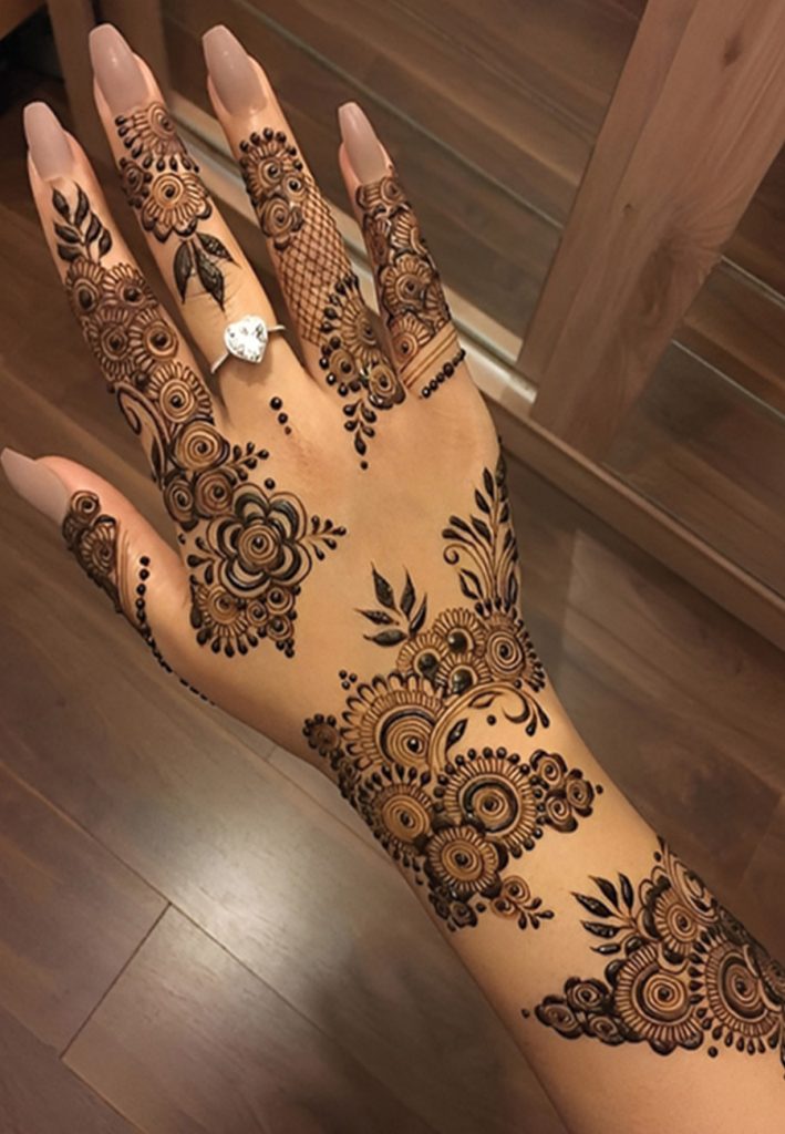 Spiral Back Mehndi Design for Weddings